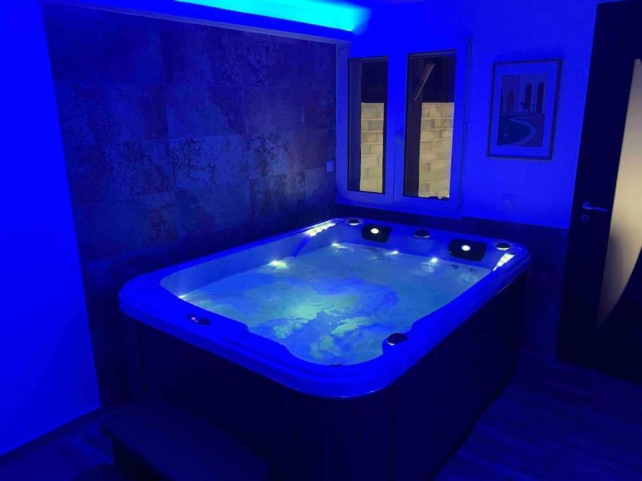Cosy Jacuzzi Apartemen